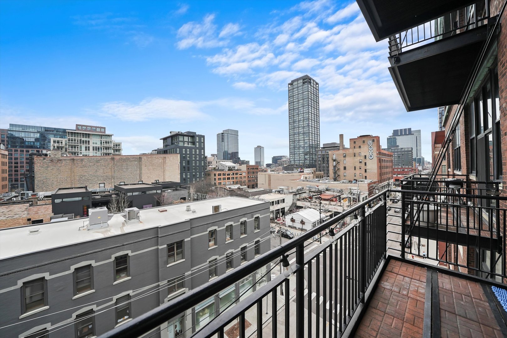 Building Photo - 817 W Washington Blvd