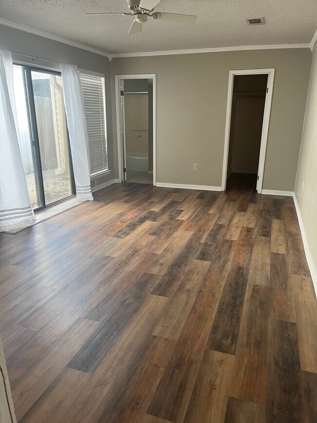 Building Photo - 5541 Riverstone Dr