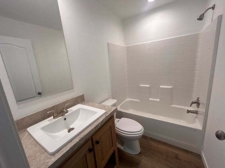 Building Photo - 2627 S Lamb Blvd