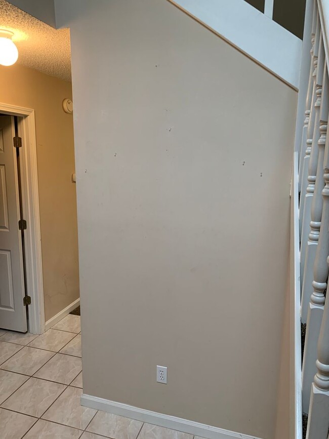 Building Photo - Briarwood West - 1/2 OFF FIRSTS MONTHS RENT WITH 12M LEASE!