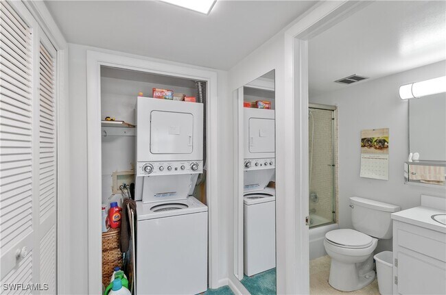 Building Photo - 5 High Point Cir W