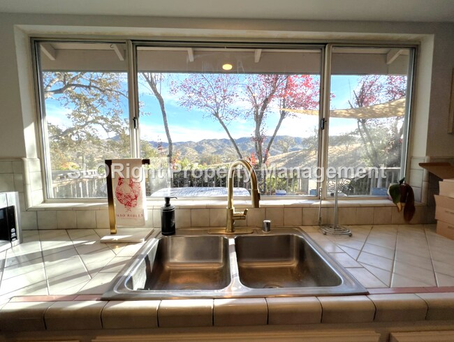 Building Photo - AVAILABLE NOW- Recently Updated Home on Lake Nacimiento - 3 Bed / 2 Bath