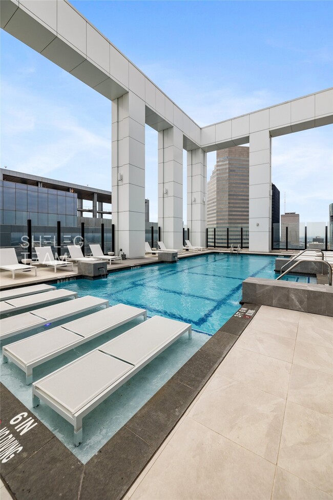 Building Photo - 808 Crawford St