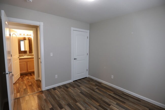 Building Photo - Newer patio home