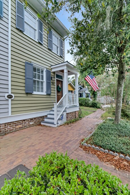 Building Photo - 513 E Harris St