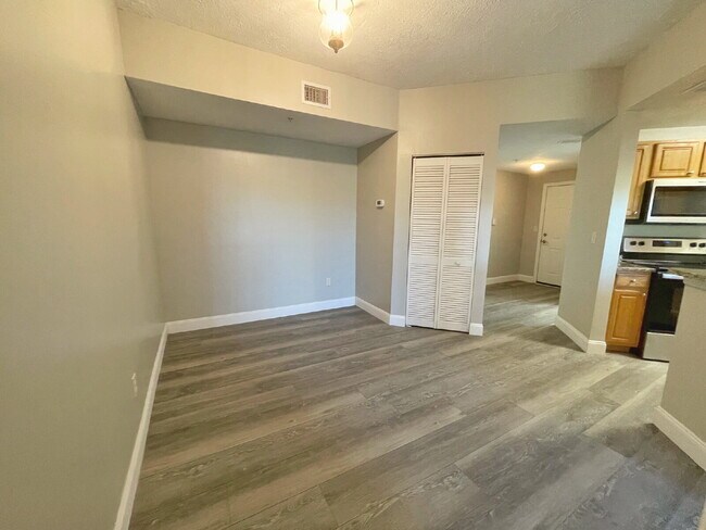 Building Photo - 2 BR / 2 BA Las Palmas Condo!