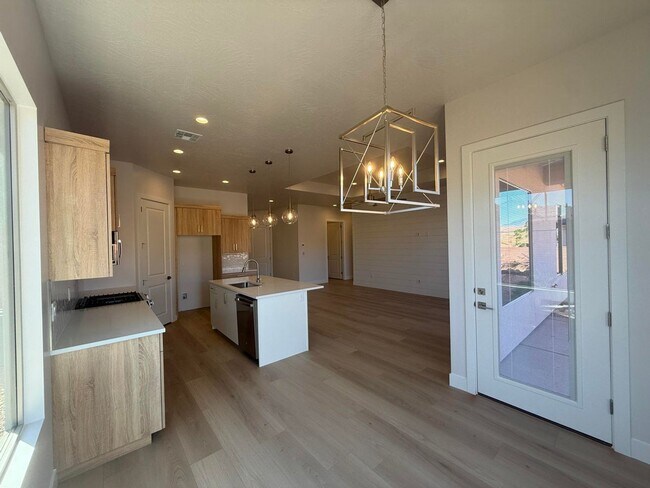 Building Photo - Brand New 4 Bedroom Home!!