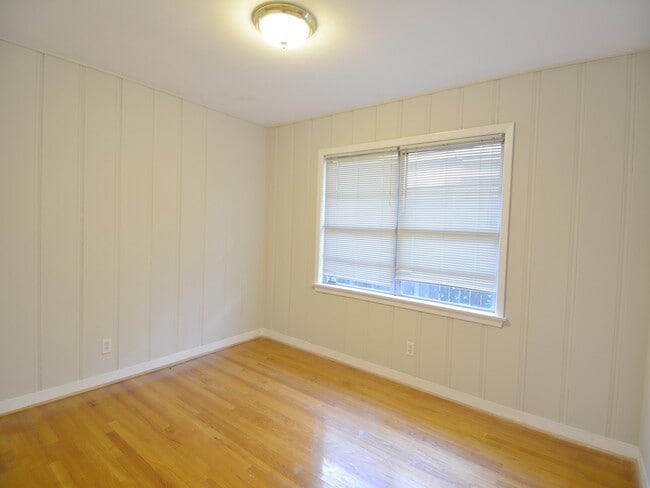 Building Photo - 7515 Schiller St