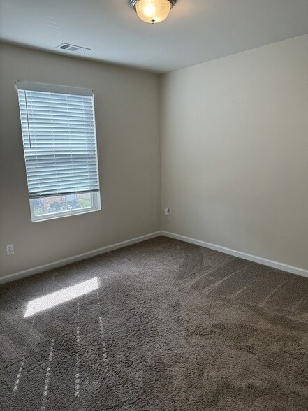 Building Photo - 4417 Hoboken Wy