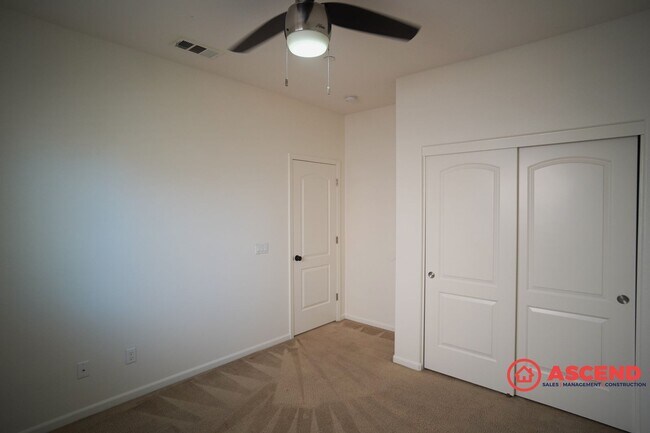 Building Photo - Charming 3 bedroom Home In Southwest!