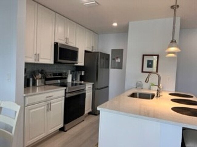 Building Photo - VENICE ISLAND - Condo with Canal View and Beach Access!