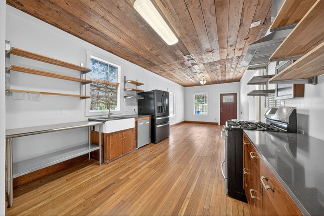 Building Photo - 224 Forrest Ave