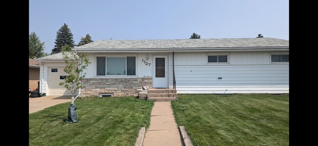 Building Photo - 1127 E Reynolds St