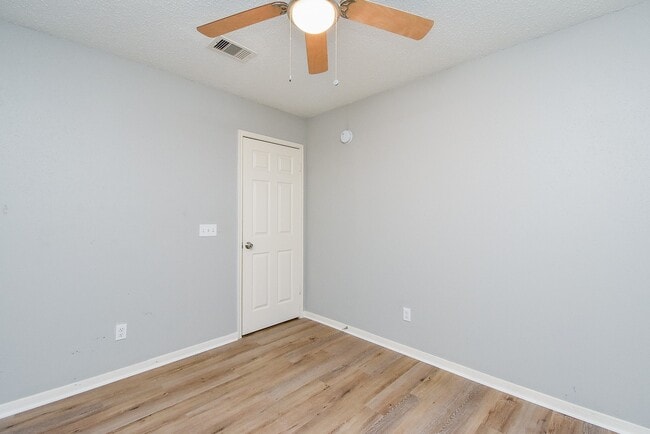 Building Photo - 10319 Tablerock Dr