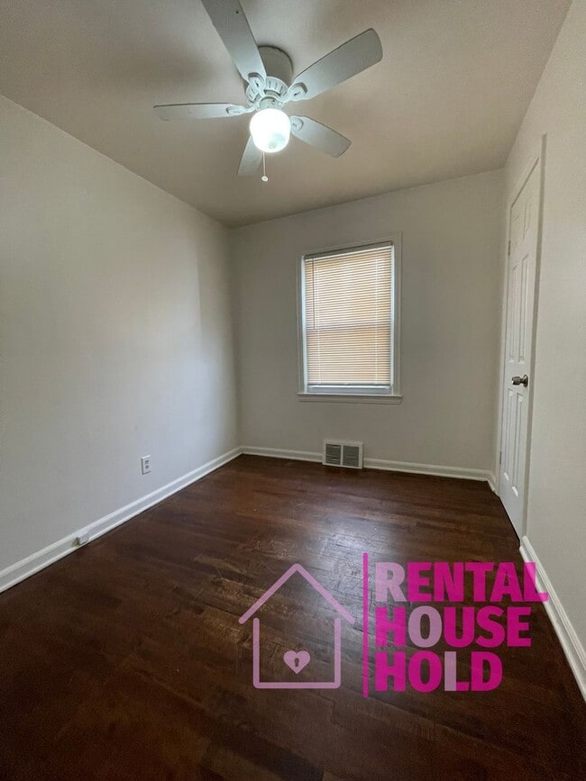 Building Photo - 3-Bedroom 1-Bath Single Family Home Locate...