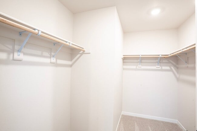 Building Photo - Stunning new construction!