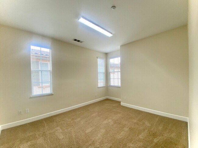 Building Photo - Dazzling 5-bedroom home in Fremont – Ardenwood Neighborhood!