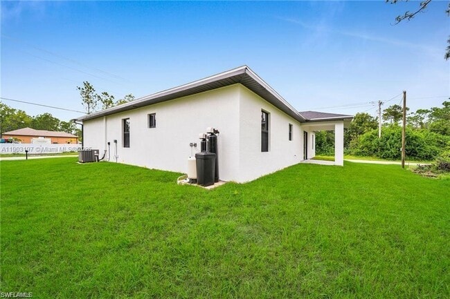 Building Photo - 1006 W 10th St