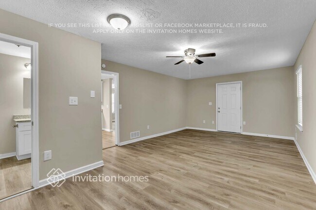 Building Photo - 6584 Oakwood Dr