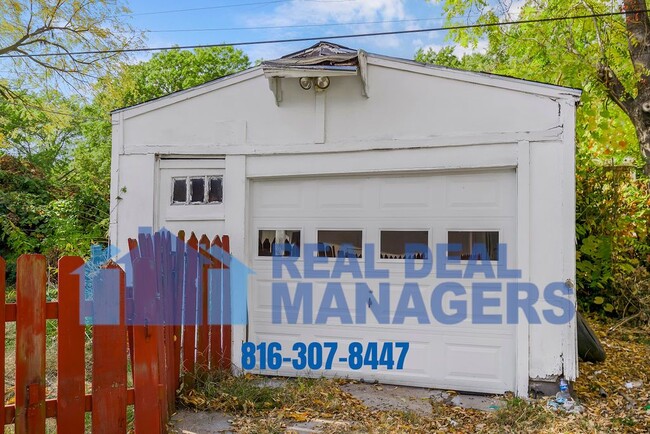 Building Photo - 4-Bedroom Home with Beautiful Hardwood Floors