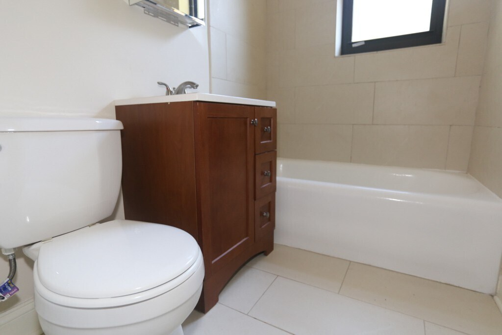 Building Photo - 4045 N Ashland