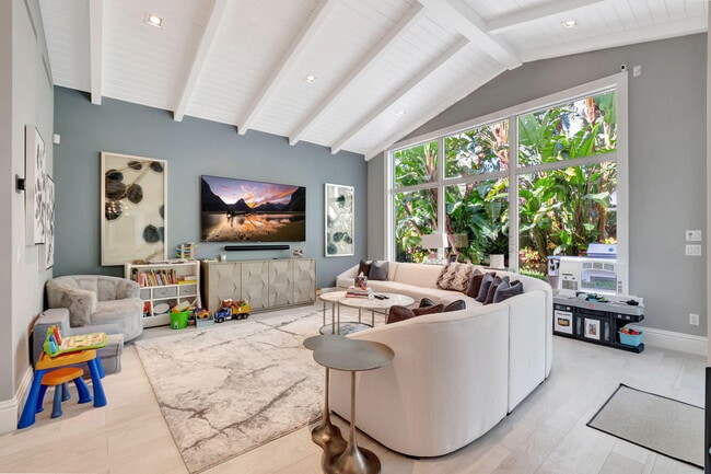 Building Photo - 5747 Paddington Way