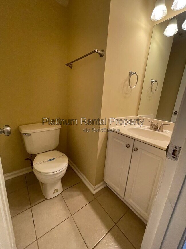 Building Photo - 810 Camelon Ct