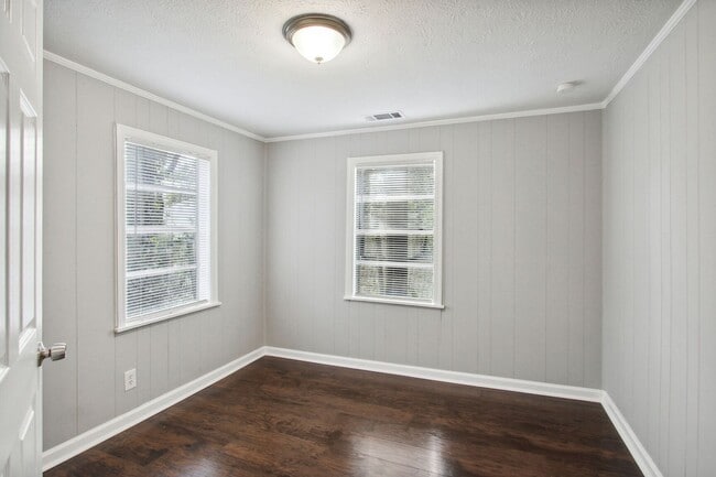 Building Photo - Large 2BR/2BA Eastside Savannah House For Rent