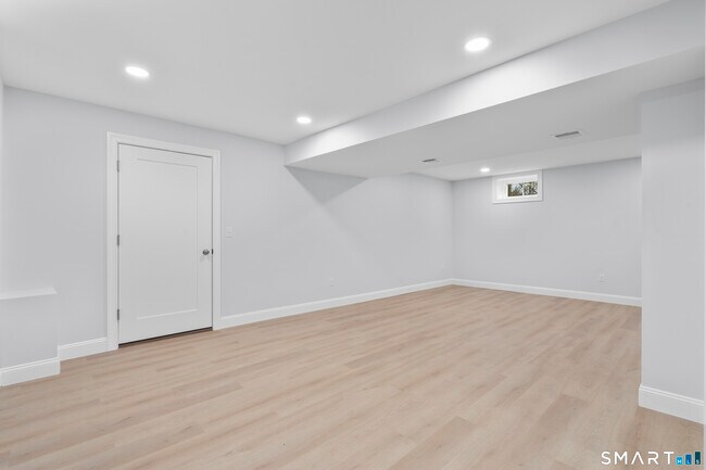 Building Photo - 183 Vesper St