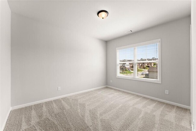 Building Photo - 4656 Silver Oak Dr SW