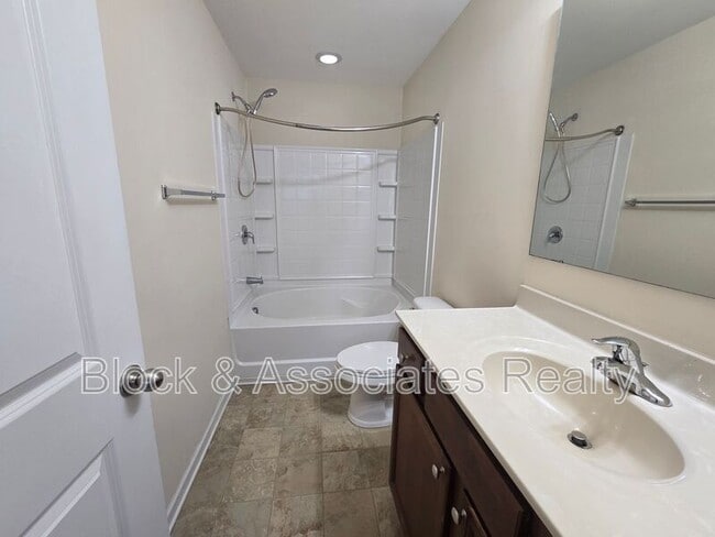 Building Photo - 545 Song Sparrow Ln