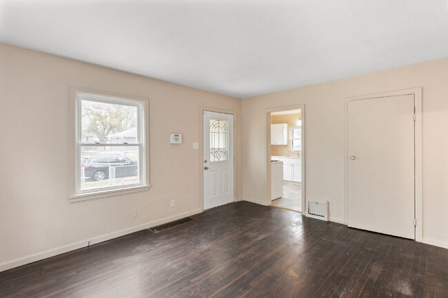 Building Photo - VOUCHERS ACCEPTED at this 3 bedroom, 1 bath renovated home.