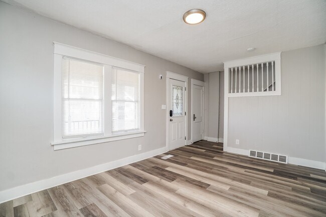 Building Photo - 1959 Barrows St