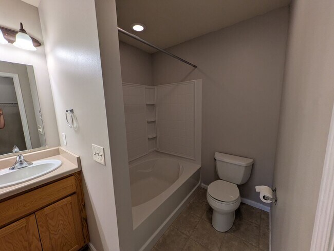 Building Photo - 3 bed / 3 bath House in Deforest!