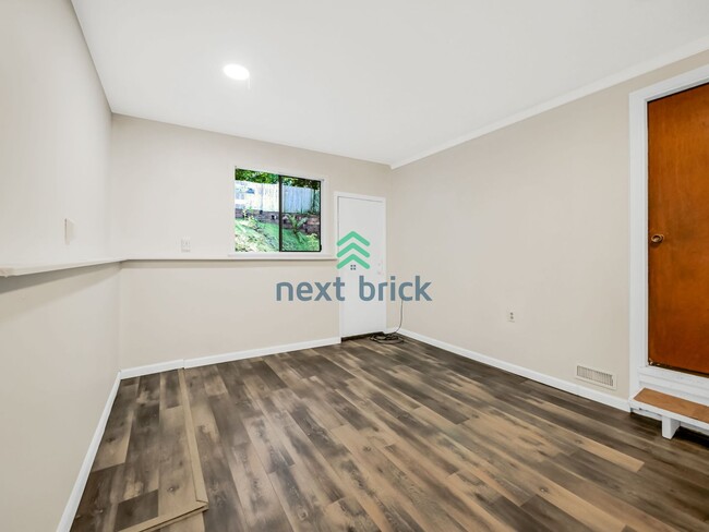 Building Photo - 4 Bed 2.5 Bath Single-Family House at the ...