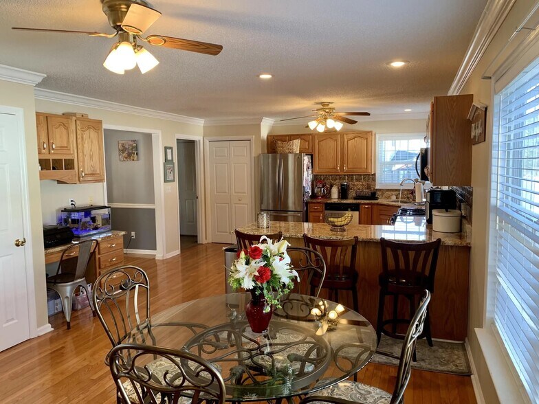 Building Photo - 124 Charlton Ct