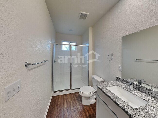 Building Photo - 457 Pebble Bend