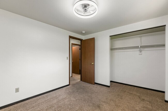 Building Photo - 390 Knotty Pl