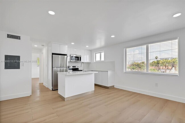 Building Photo - 1632 NW 16th Terrace