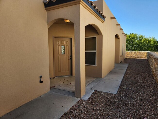 Building Photo - 1293 Mission Nuevo Dr