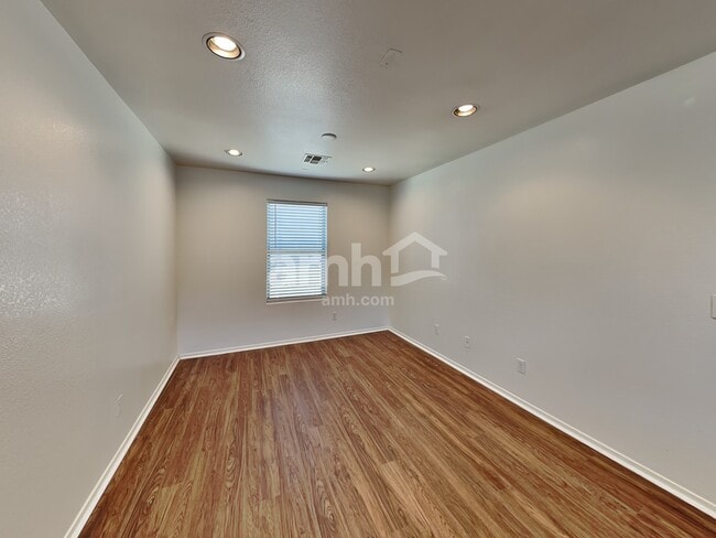 Building Photo - 8561 N 63rd Dr