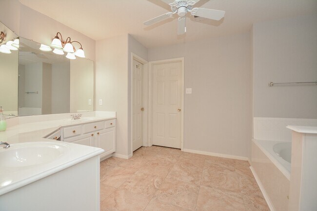 Building Photo - 18714 Flagstone Creek Rd