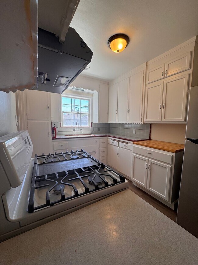 Building Photo - 21 Orange Dr