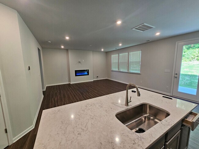 Building Photo - Like New Home is Mulberry Pond