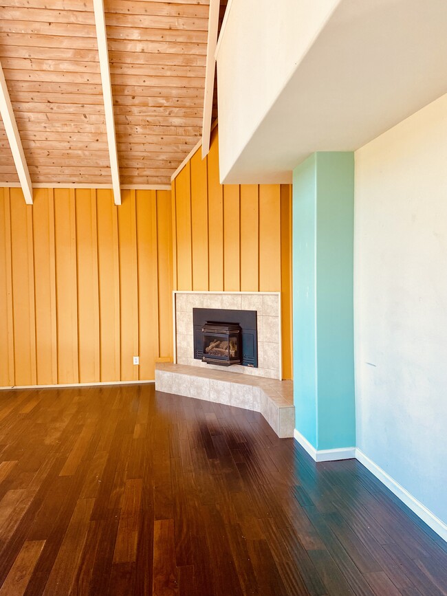 Building Photo - 14002 Hemlock Dr
