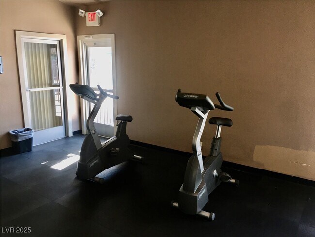 Building Photo - 5161 River Glen Dr