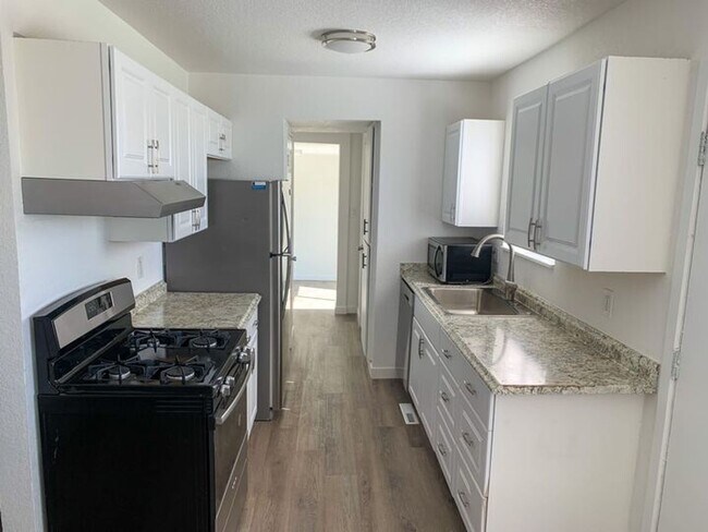 Building Photo - Sweet Bungalow in Westminister
