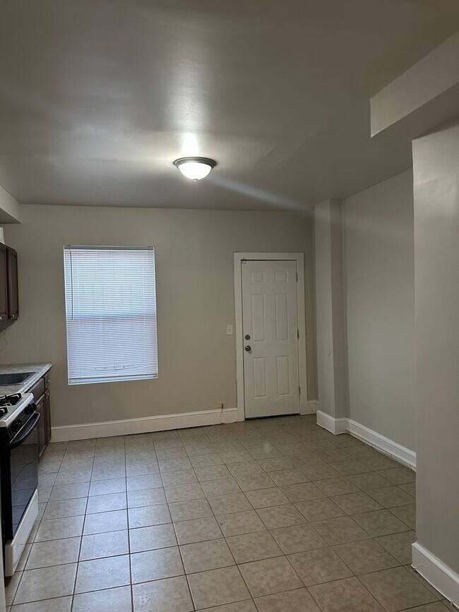 Building Photo - Spacious East Baltimore Home for Rent! Cen...