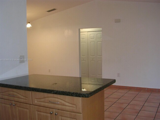 Building Photo - 14765 Kendale Lakes Blvd