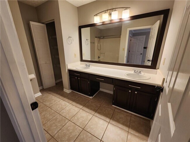 Building Photo - 1411 Keys Crossing Dr NE